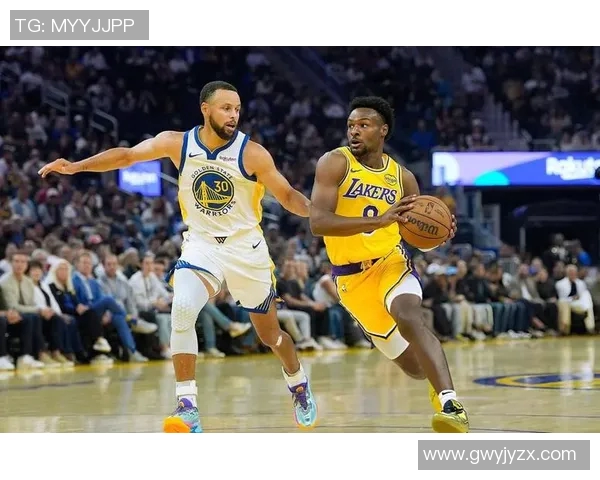 2015年NBA季前赛湖人对阵猛龙精彩直播回顾与分析 2015年NBA季前赛湖人对阵猛龙精彩直播回顾与分析