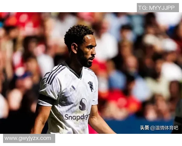 曼联主场迎战朴茨茅斯争夺英超关键三分的激烈对决 曼联主场迎战朴茨茅斯争夺英超关键三分的激烈对决