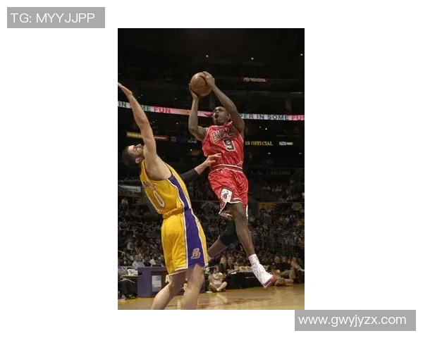 湖人对决热火精彩录播回顾11月19日比赛亮点与精彩瞬间分析 湖人对决热火精彩录播回顾11月19日比赛亮点与精彩瞬间分析